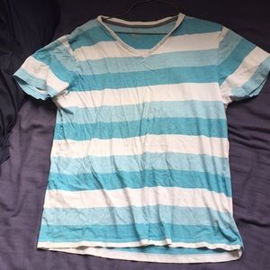 Blue and white old navy V-necked tee